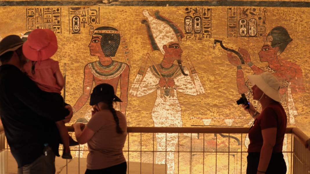 Firavun Tutankamon'un mezarına ziyaretçi akını 1